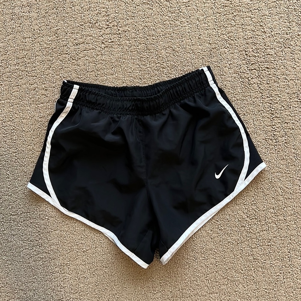 COPY - Girls Nike DriFit running short with liner